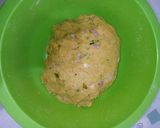 A picture of step 4 of Leftover daal paratha.