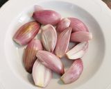 Foto del paso 3 de la receta: Confit de Pato, con Chalotas y Peras caramelizadas