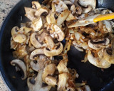 Foto del paso 4 de la receta: Solomillo de cerdo en salsa de champiñón