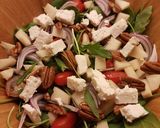 Foto del paso 2 de la receta: Ensalada de peras, rúcula y queso feta