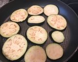 Foto del paso 1 de la receta: Pastel de berenjenas con papas y relleno de salsa de tomate y carne