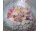 Foto langkah ke 2 dari resep Ayam Goreng Bumbu Kuning.