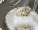 صورة لخطوة 3 من وصفة معجنات اصفيحه على بندوره وطحينه وسبانخ بنفس العجينه