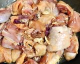 Hình bước làm 2 của món Gà Kho Gừng