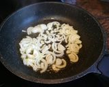 Foto del paso 5 de la receta: Sepia con pesto Vidalim Omega 3 y calabacín salteado
