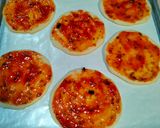Foto langkah ke 3 dari resep Pizza Sosis Simple #Dapur Fitri.