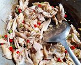 Foto langkah ke 5 dari resep 491. Ayam Kukus Suwir.
