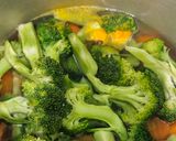 Foto langkah ke 2 dari resep Capcay Sayur Telur Puyuh Simpel.