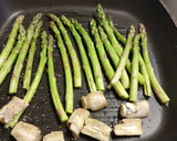 Foto del paso 4 de la receta: Espárragos con champiñones