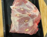 Une image de l'étape 1 de Épaule d’agneau aux pommes de terre fondante.