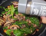 Foto del paso 4 de la receta: Cama para carne de champiñones y espinacas