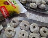 A picture of step 5 of Chicken donuts.