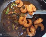 A picture of step 4 of Prawns Manchurian.