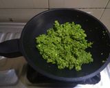 A picture of step 1 of Hara Chana paneer paratha.