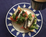 Foto del paso 4 de la receta: Tapa de sardinillas en aceite