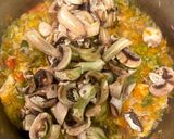 Foto del paso 4 de la receta: Arroz con pollo 🍗 y 🍄 😋