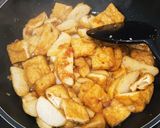 A picture of step 8 of Sambal bean sprouts with fish cake and fried tofu puff.