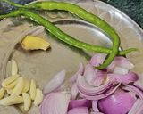हरे धनिए की चटनी (hare dhaniye ki chutney recipe in Hindi) रेसिपी चरण 2 फोटो