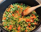 Virslis-tarhonyás egytálétel 🥘 recept fázis 4 fotója