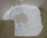 Foto langkah ke 1 dari resep Roti tawar kopi chek hup white coffee.