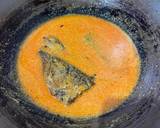 Foto langkah ke 3 dari resep Ikan Asap Masak Belamak Banjar (Opor).