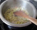 Foto del paso 3 de la receta Merluza con gambas y guisantes