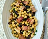 Foto del paso 8 de la receta: Salteado de garbanzos con setas shiitake al curry y torreznos