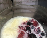 Foto del paso 1 de la receta: Licuado de plátano y Frutos rojos al estilo Sonorense