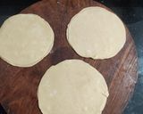 A picture of step 3 of Paneer green peas pockets.