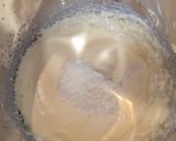 Foto del paso 3 de la receta Bizcocho de chocolate blanco con cobertura de Milka