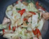 Foto langkah ke 4 dari resep Tumis ayam kubis.