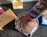 Foto langkah ke 4 dari resep HomeCafe : Ovaltine Crunchy Iced Choco | Our Channel.