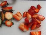 Postre fácil de fresas con merengues y crema