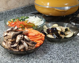Foto del paso 1 de la receta: Wok de vegetales y espaguetis 🍆🥕🧅🫑