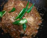 A picture of step 3 of Black pepper karahi.