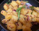 A picture of step 3 of Aloo bonda (fried potato balls).