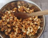 Foto langkah ke 4 dari resep Popcorn Caramel Ala Cinema 21 yang Mudah dan Enak.