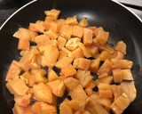 Foto del paso 2 de la receta: Pollo a la miel con almendras