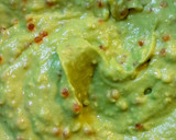 Foto del paso 4 de la receta: 139.🐟Rollo de salmón con aguacate, huevas y gulas🥑