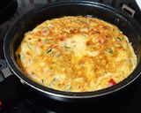 Foto del paso 4 de la receta: Tortilla de pimientos, calabacín y zanahoria