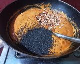 काळा तिल की रेवड़ी (Kala til ki rebdi recipe in Hindi) रेसिपी चरण 4 फोटो