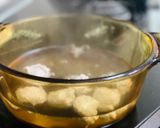 Hình bước làm 2 của món Canh Rau Bồ Ngót Nấu Giò Sống