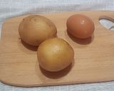Foto del passaggio 1 della ricetta Barchette di cetriolo con patate,tonno e uova sode
