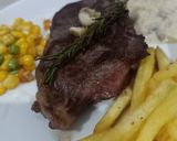 Foto langkah ke 6 dari resep Beef steak with mushroom sauce.