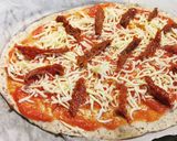 Foto del paso 2 de la receta: Pizza de Salmón, Gambas, tomate seco y aceitunas negras
