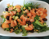 Foto del paso 3 de la receta: Ensalada de rúcula, aguacate y algo más 🥗