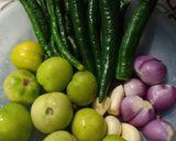 Foto langkah ke 2 dari resep Tumis Cumi Asin Cabe Hijau.