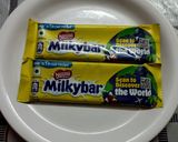 A picture of step 1 of Milkybar milk shake.