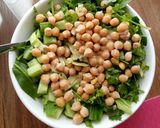 Hình bước làm 5 của món Salate rau quả, đậu gà eat clean