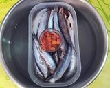 Foto del paso 3 de la receta: Boquerones marinados en sal granulada picante